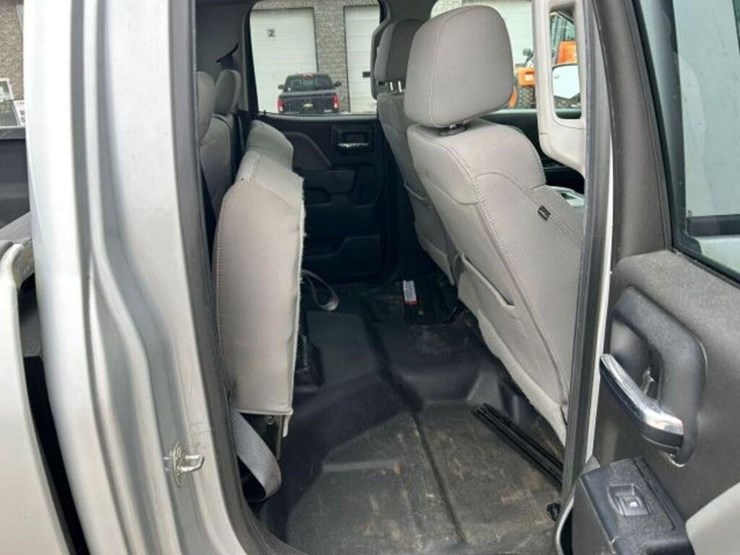 2018-chevrolet-silverado-2500hd-image-40