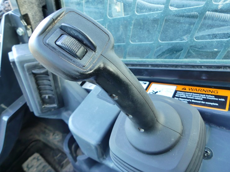 2024-deere-320g-image-13