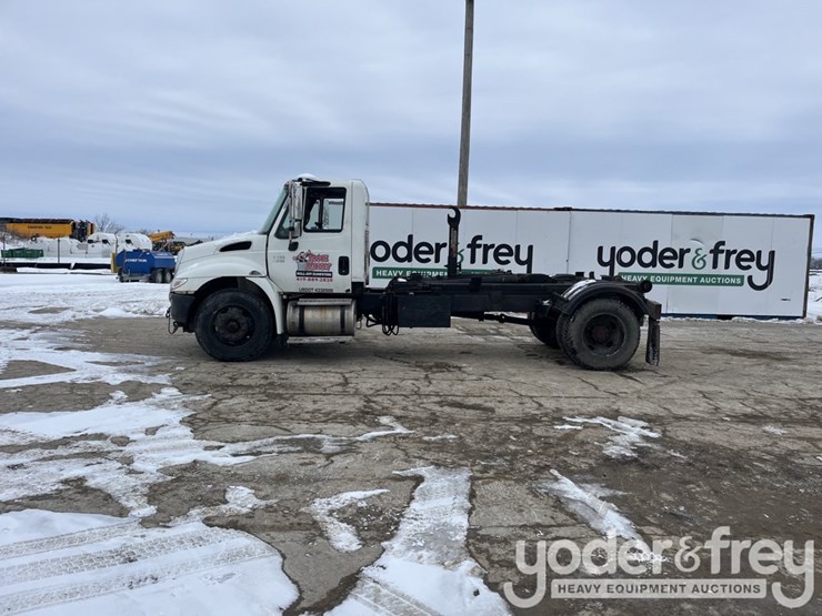 2002-international-durastar-4300-image-3