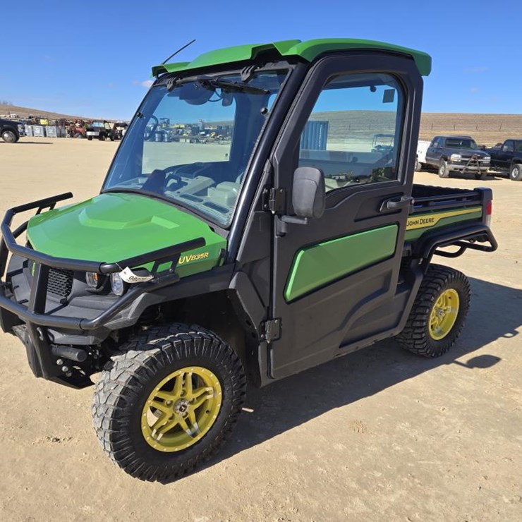 2023 JOHN DEERE GATOR