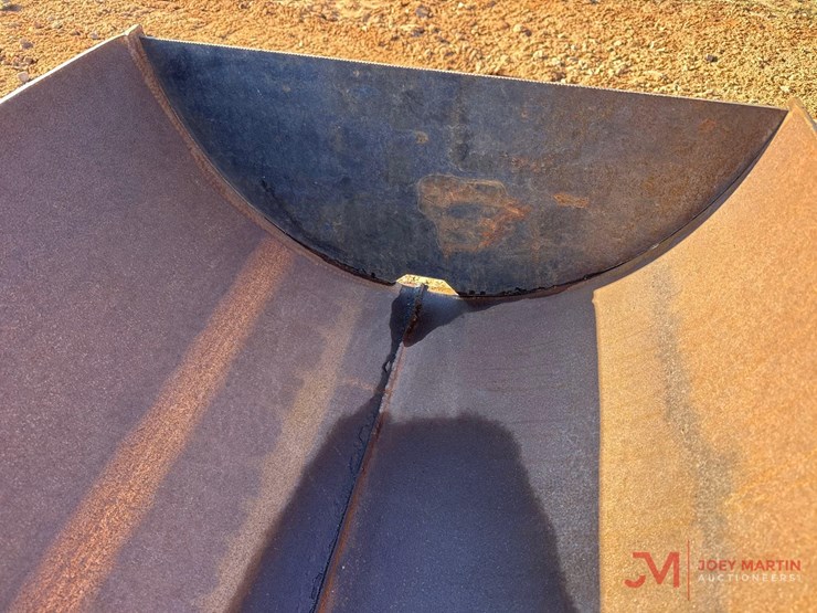 new-26"-x-20'-heavy-duty-cattle-feed-trough-w/-drain-holes-image-4