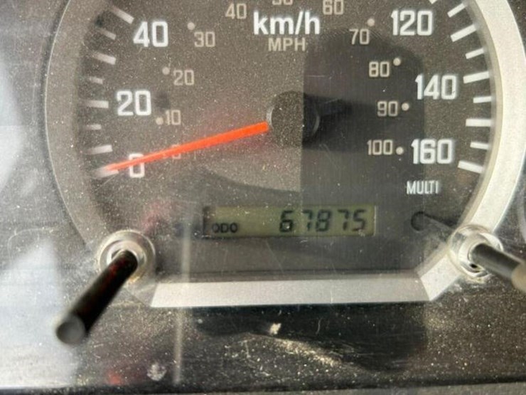 2015-isuzu-nrr-image-12