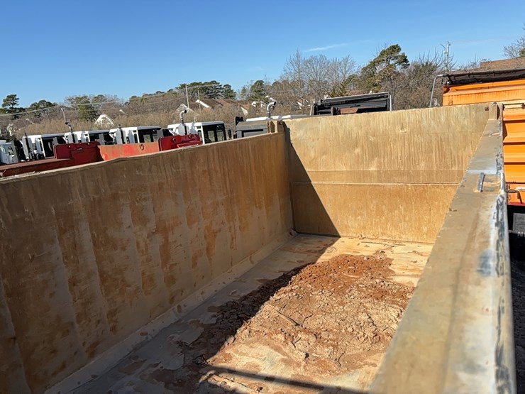 2015-peterbilt-567-image-11