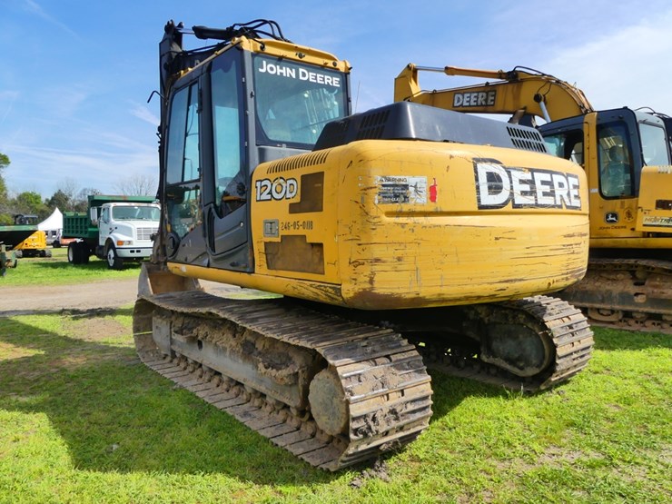 2012-deere-120d-image-3