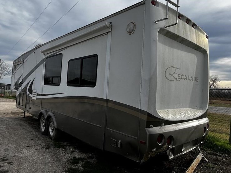 l1--2006-escalade-32'-travel-trailer-image-3