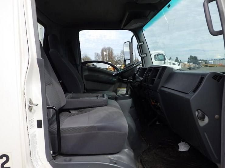 2010-isuzu-npr-image-17