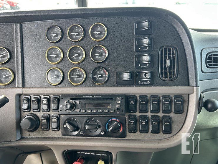 2012-peterbilt-386-image-16