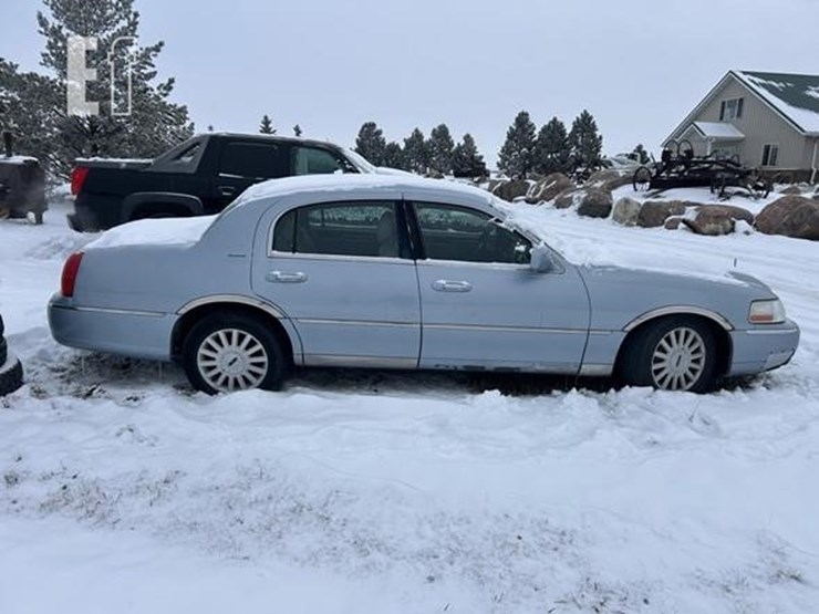 2005-lincoln-towncar-image-6