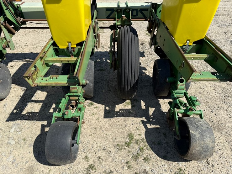 john-deere-12-image-6