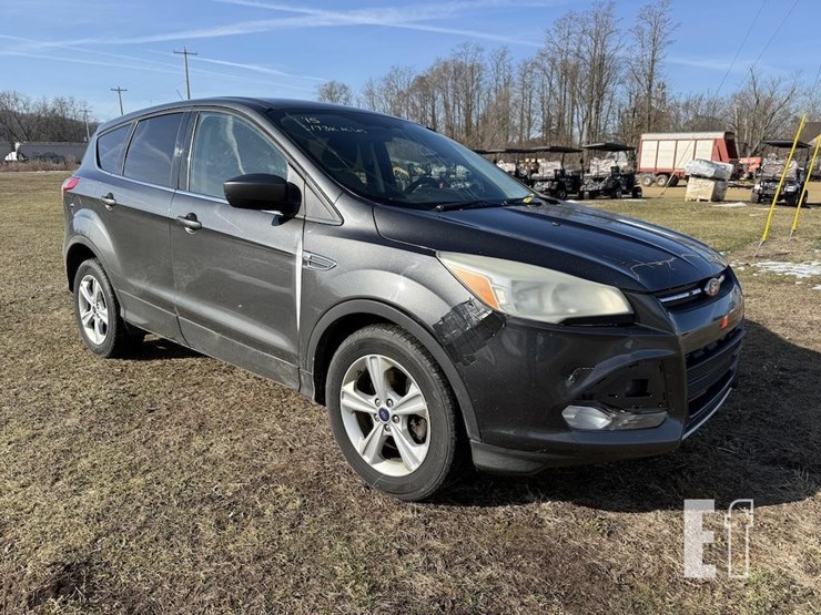 2015-ford-escape-se-image-1
