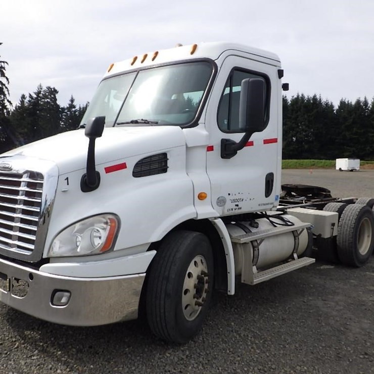 2013 FREIGHTLINER CASCADIA 113