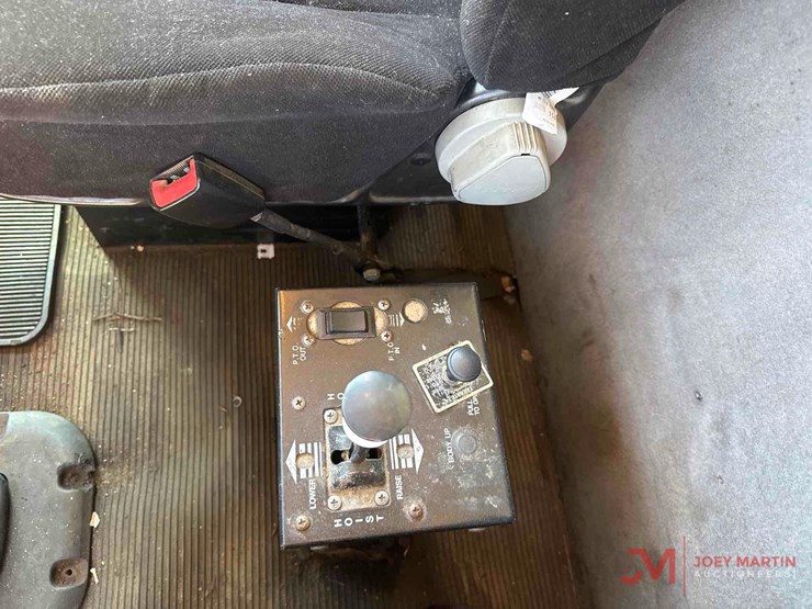 2016-peterbilt-365-image-28