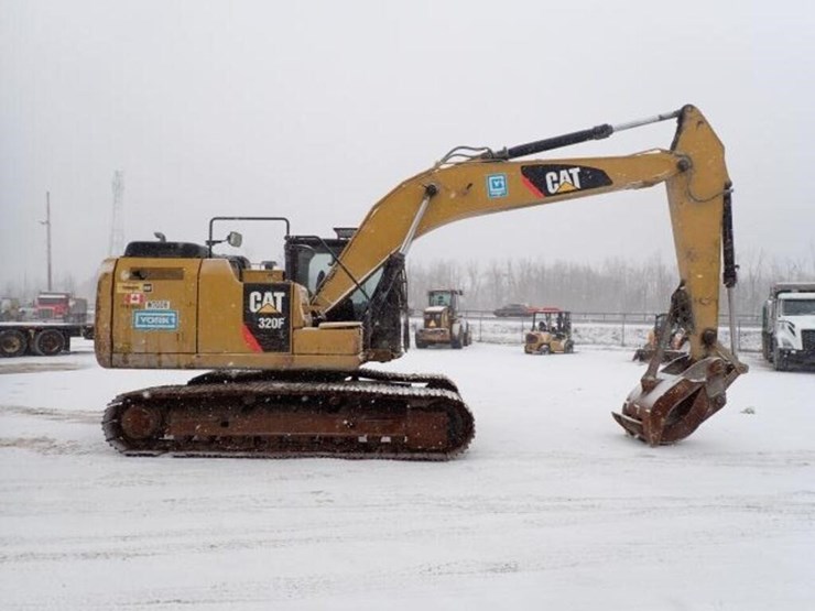 2017-caterpillar-320fl-image-3