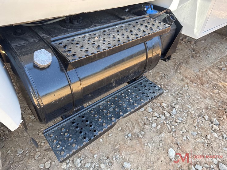 2013-ford-f750-xl-image-15