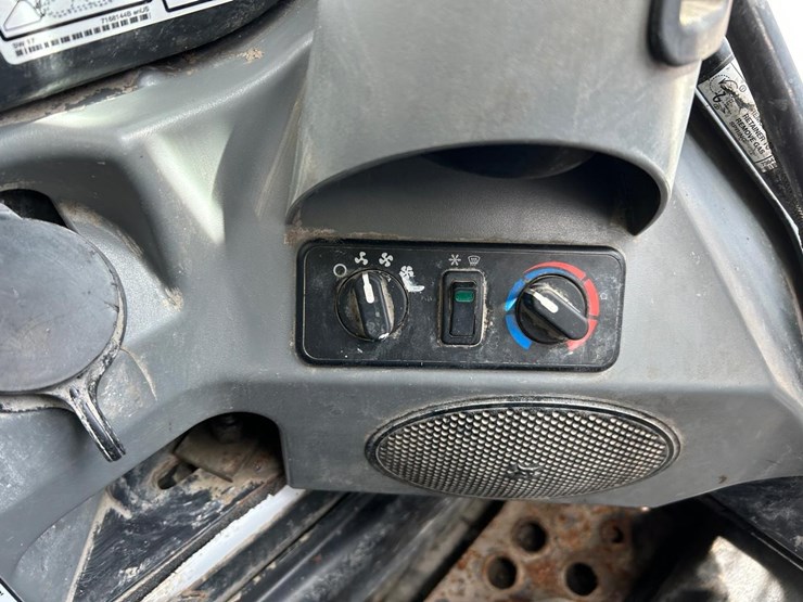 2020-bobcat-s590-image-24