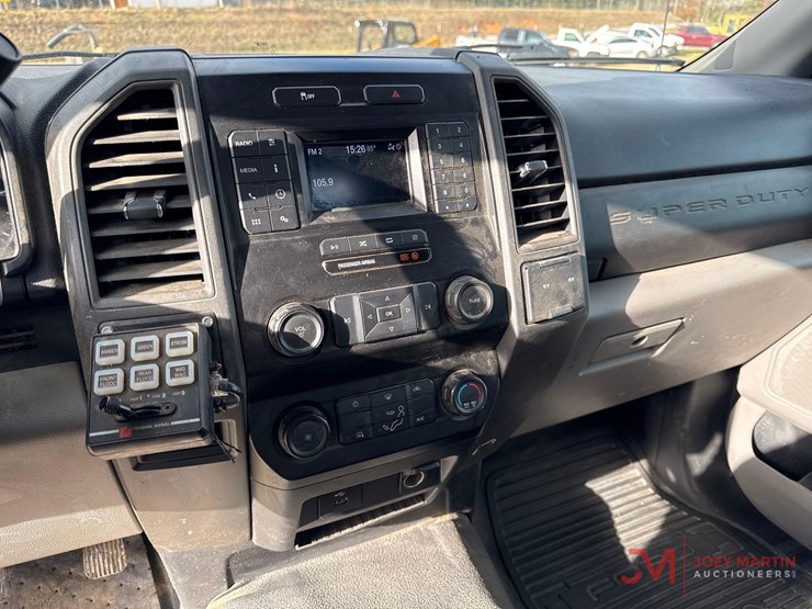 2020-ford-f350-xl-image-26