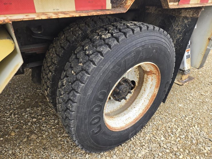 #7926-•-2003-freightliner-fl180-crane-truck-image-19