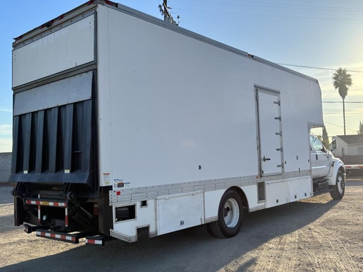 2013-ford-f650-xlt-image-3