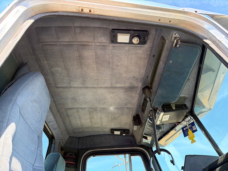 1988-peterbilt-378-image-4