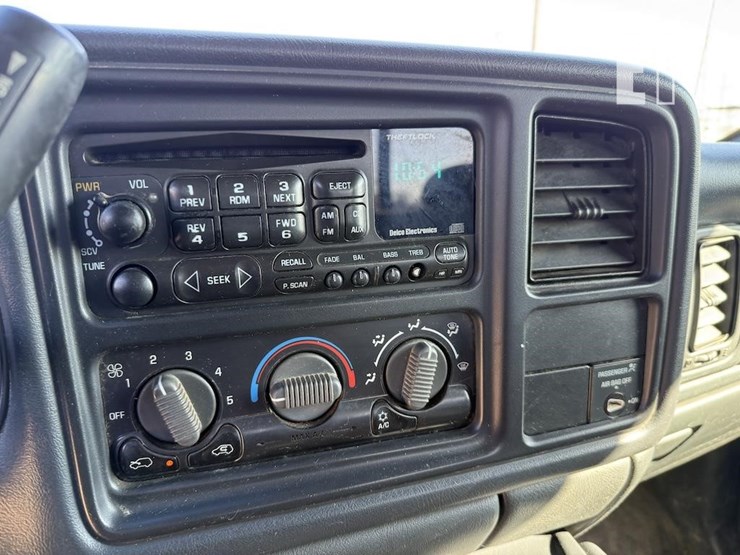 2000-gmc-2500-image-11