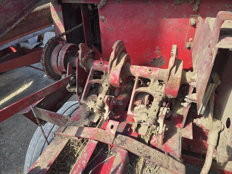 new-holland-315-image-7