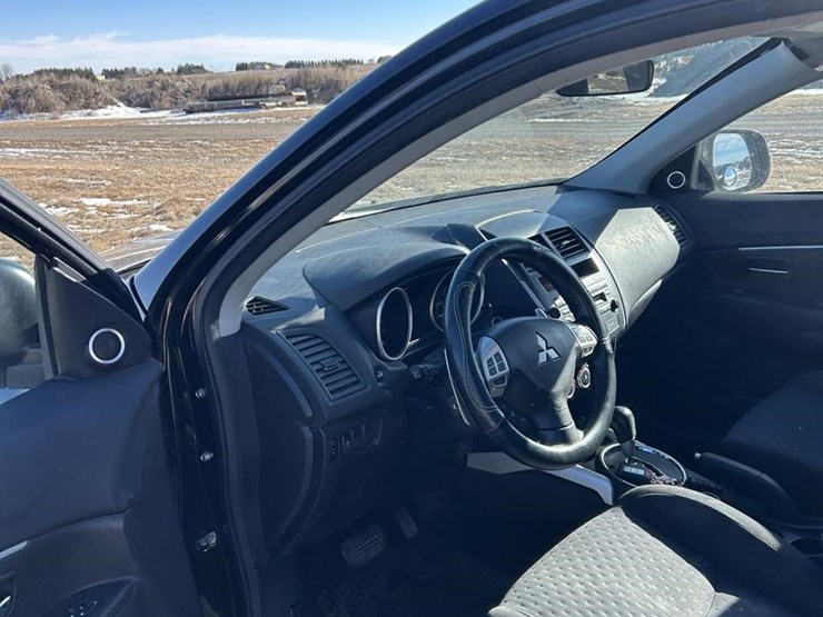 2011-mitsubishi-outlander-image-11