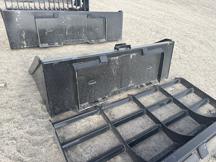 #2098-•-unused-66"-skid-steer-bucket-w/blade-inv#-42350-image-3