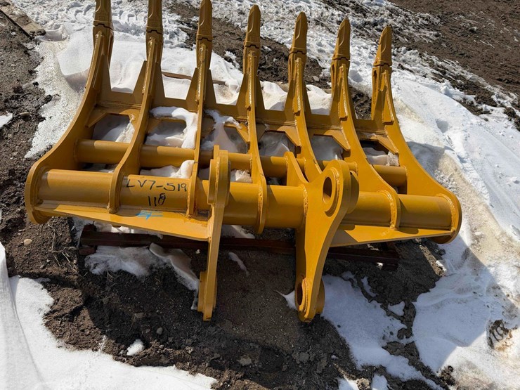 caterpillar-320-image-4