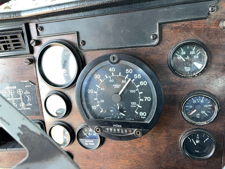 1996-peterbilt-385-image-17