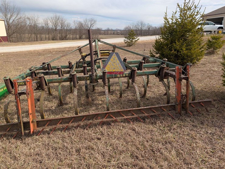 john-deere-10-image-1