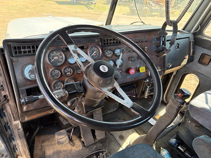 1988-peterbilt-378-image-15