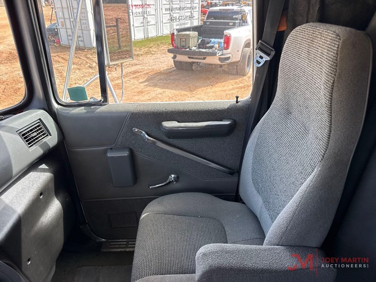 1995-ford-tractor-image-30