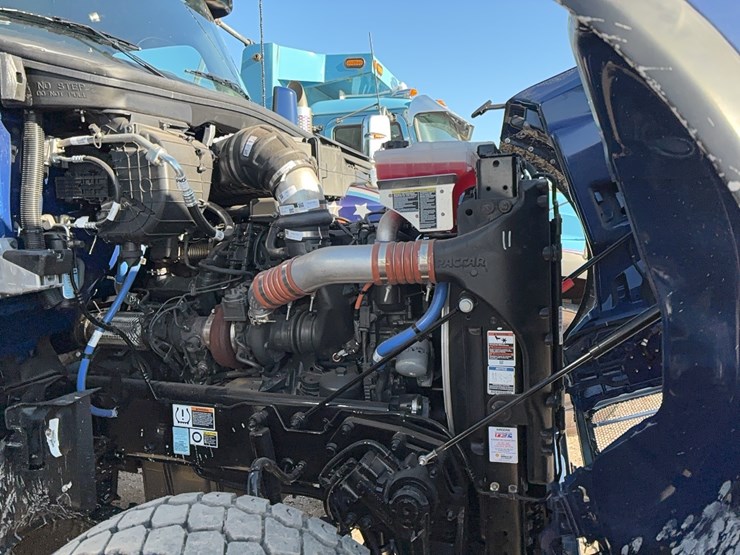 2026-peterbilt-567-image-23