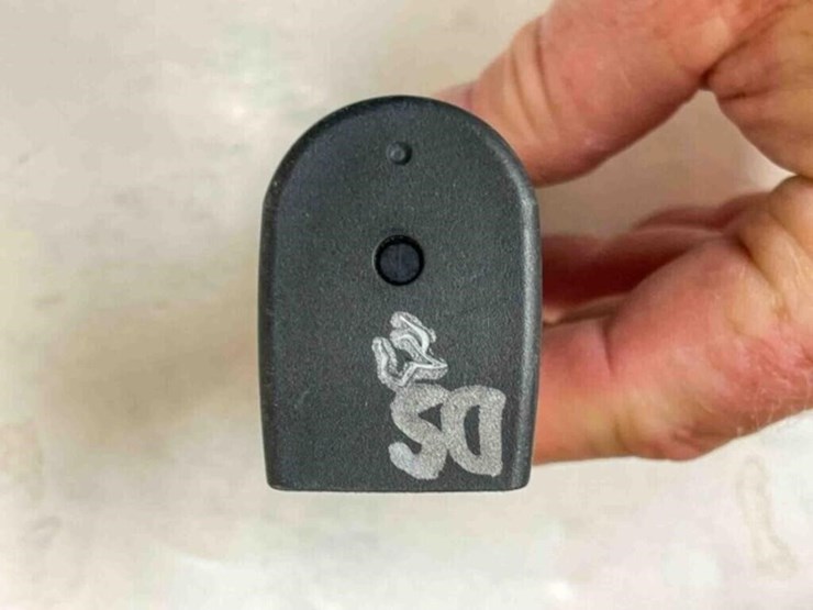 box-of-holsters,-misc.-magazines-image-13