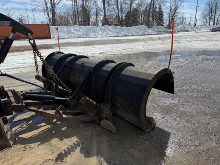 2013-freightliner-108sd-image-45