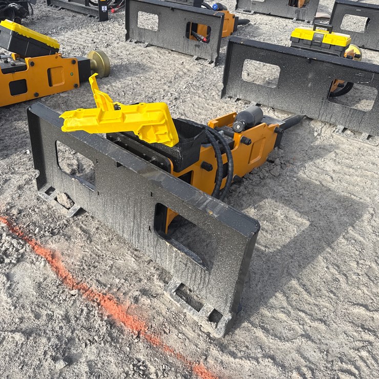 #2080 • Unused GIYI P680 Skid Steer Breaker Hammer PSC680260287 INV# 41987