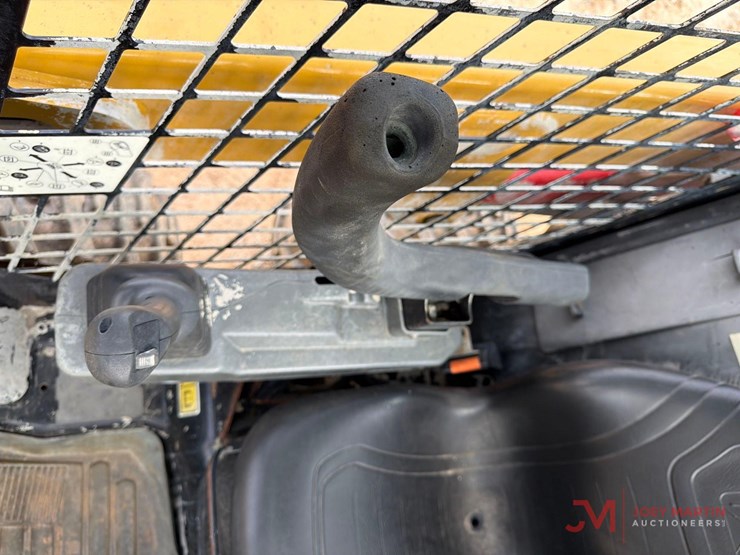 2023-caterpillar-226d3-image-13