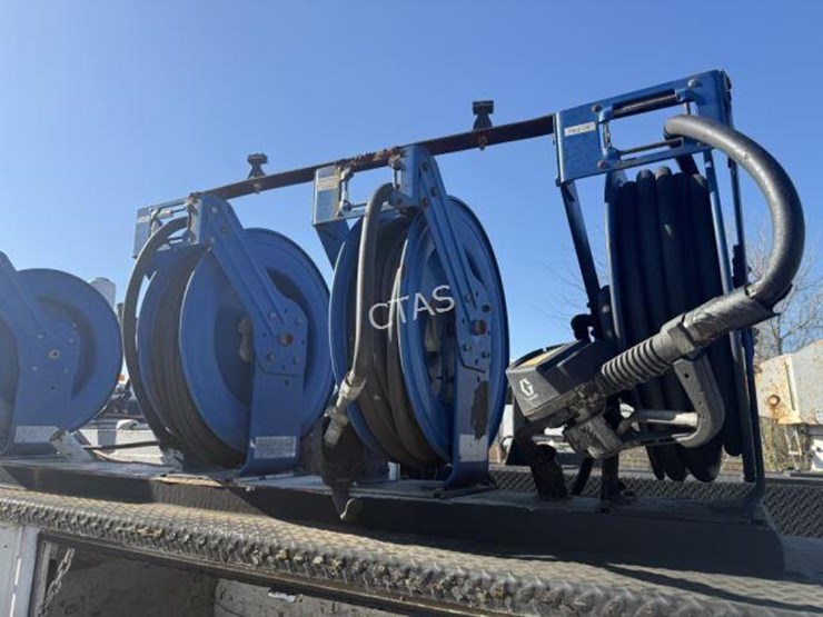 2011-ford-f550-image-16