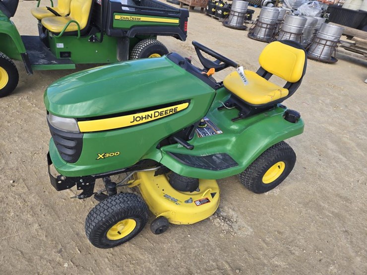 john-deere-x300-image-1