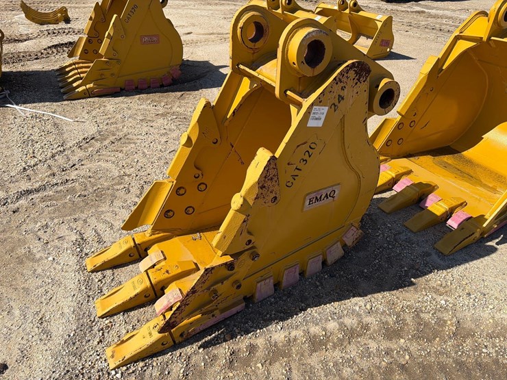 caterpillar-320-image-1