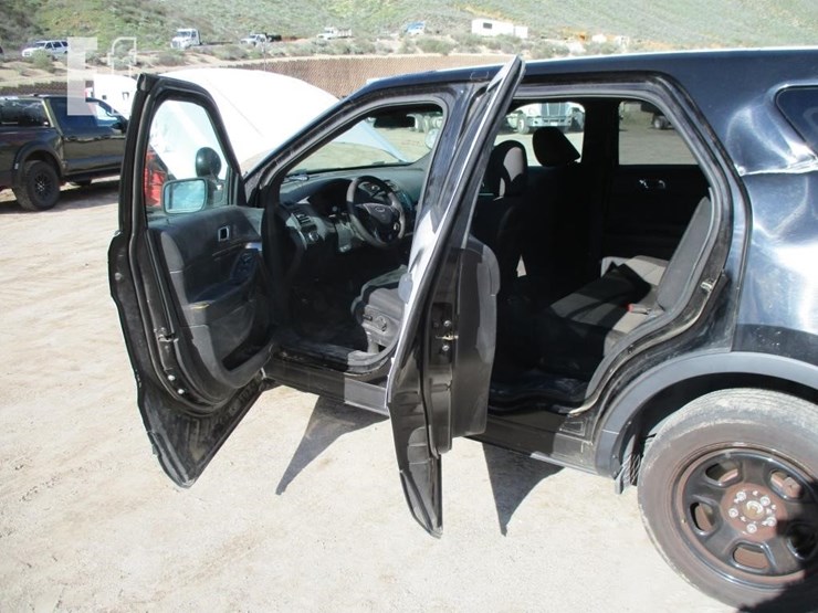 2018-ford-explorer-image-13