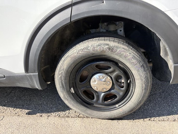 2022-ford-explorer-image-5