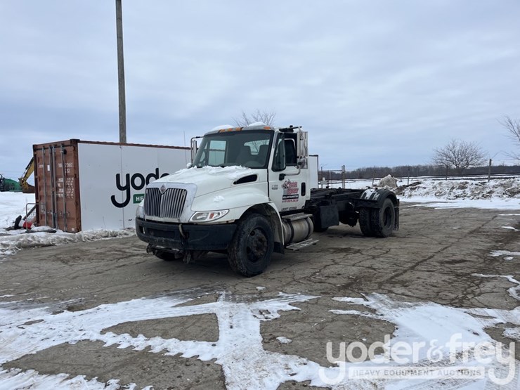 2002-international-durastar-4300-image-2