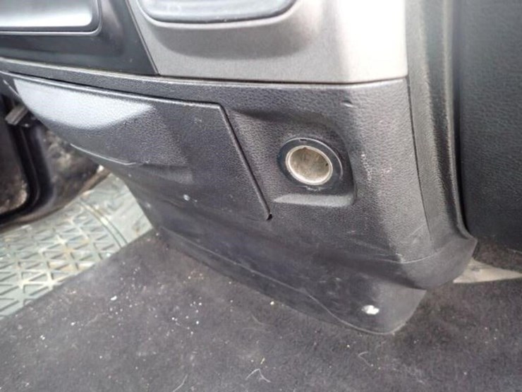 2015-dodge-1500-image-34