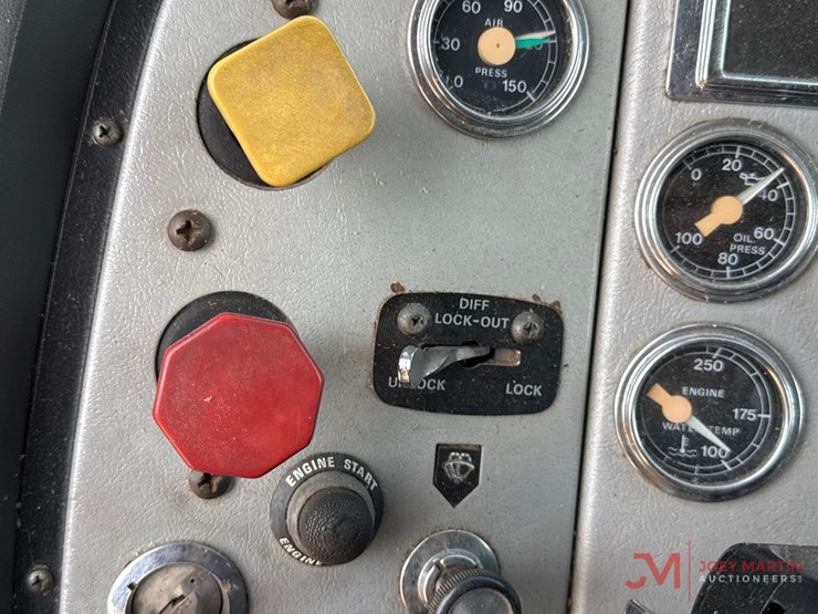 1995-ford-tractor-image-23