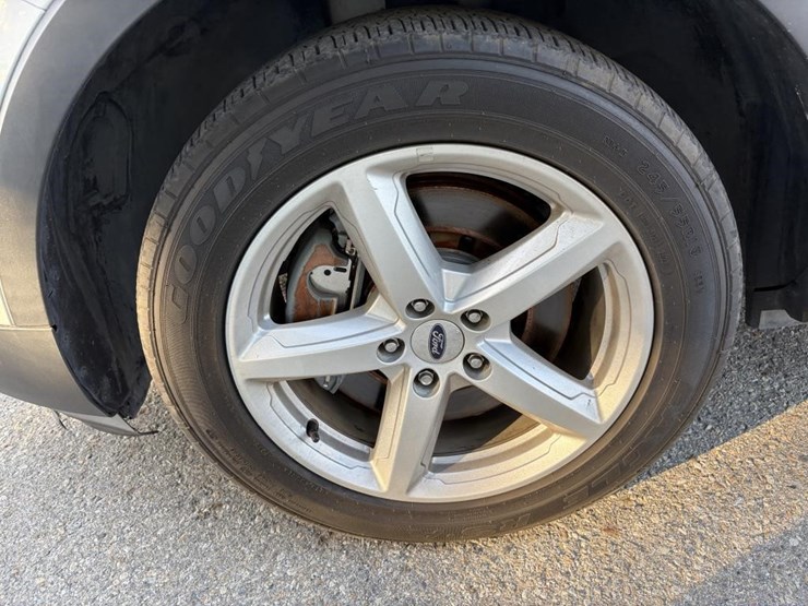 2016-ford-explorer-xlt-image-29