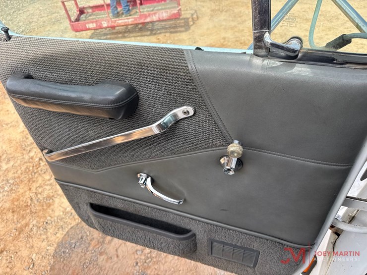 1995-ford-tractor-image-28