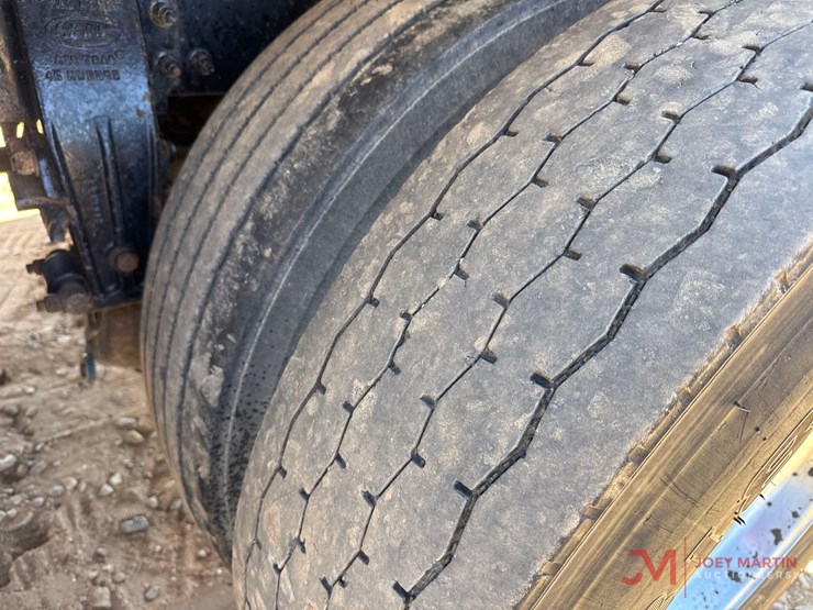 2016-peterbilt-365-image-15