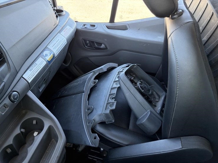 2022-ford-transit-image-21