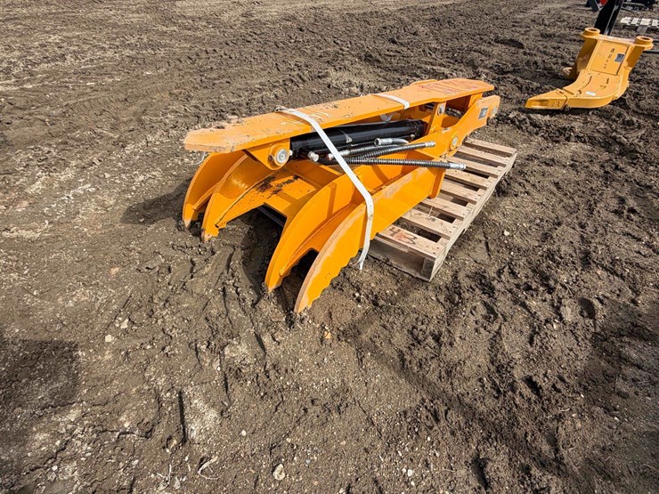 caterpillar-320-image-10